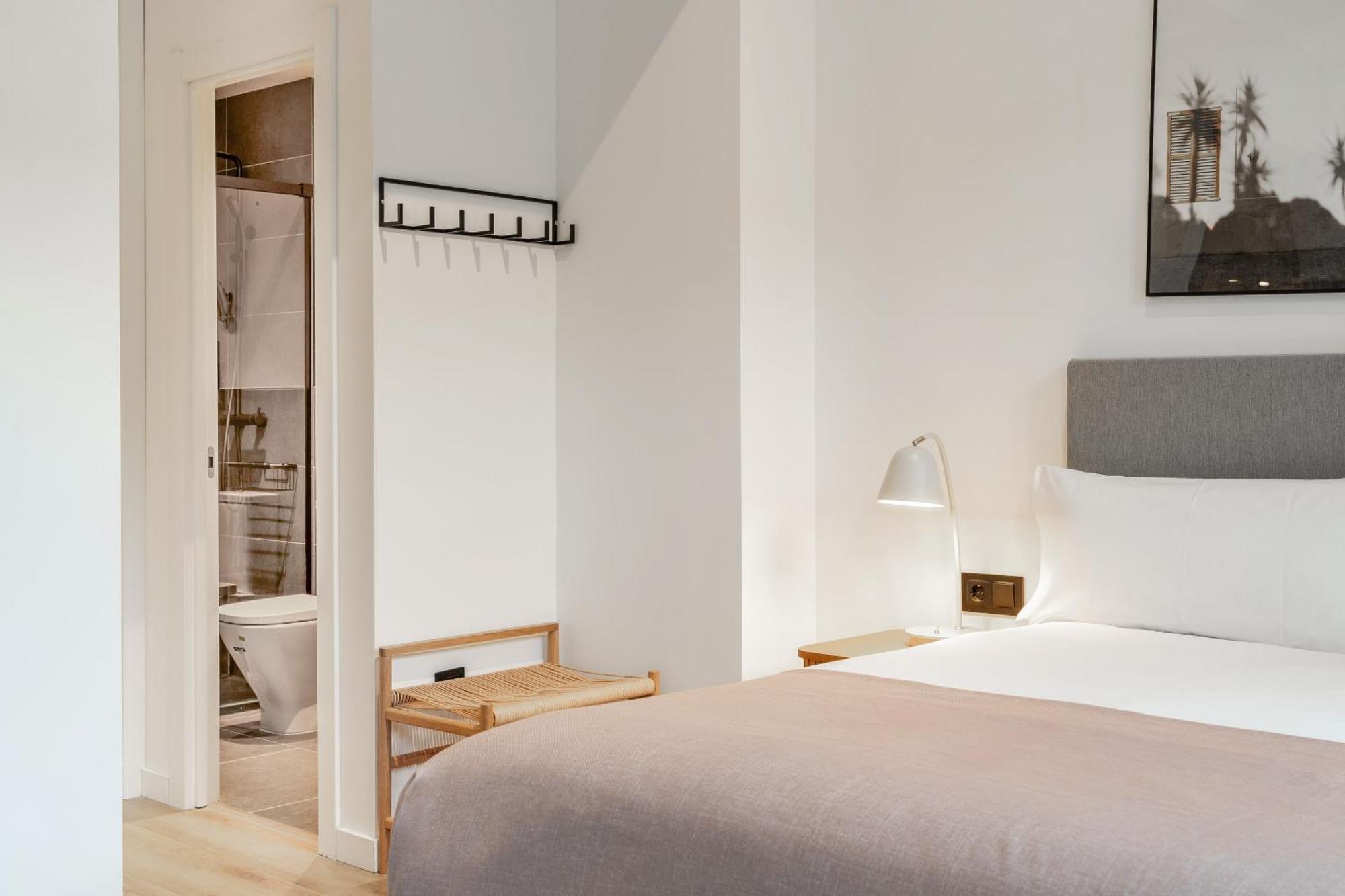 Limehome Malaga Calle Victoria Habitación foto