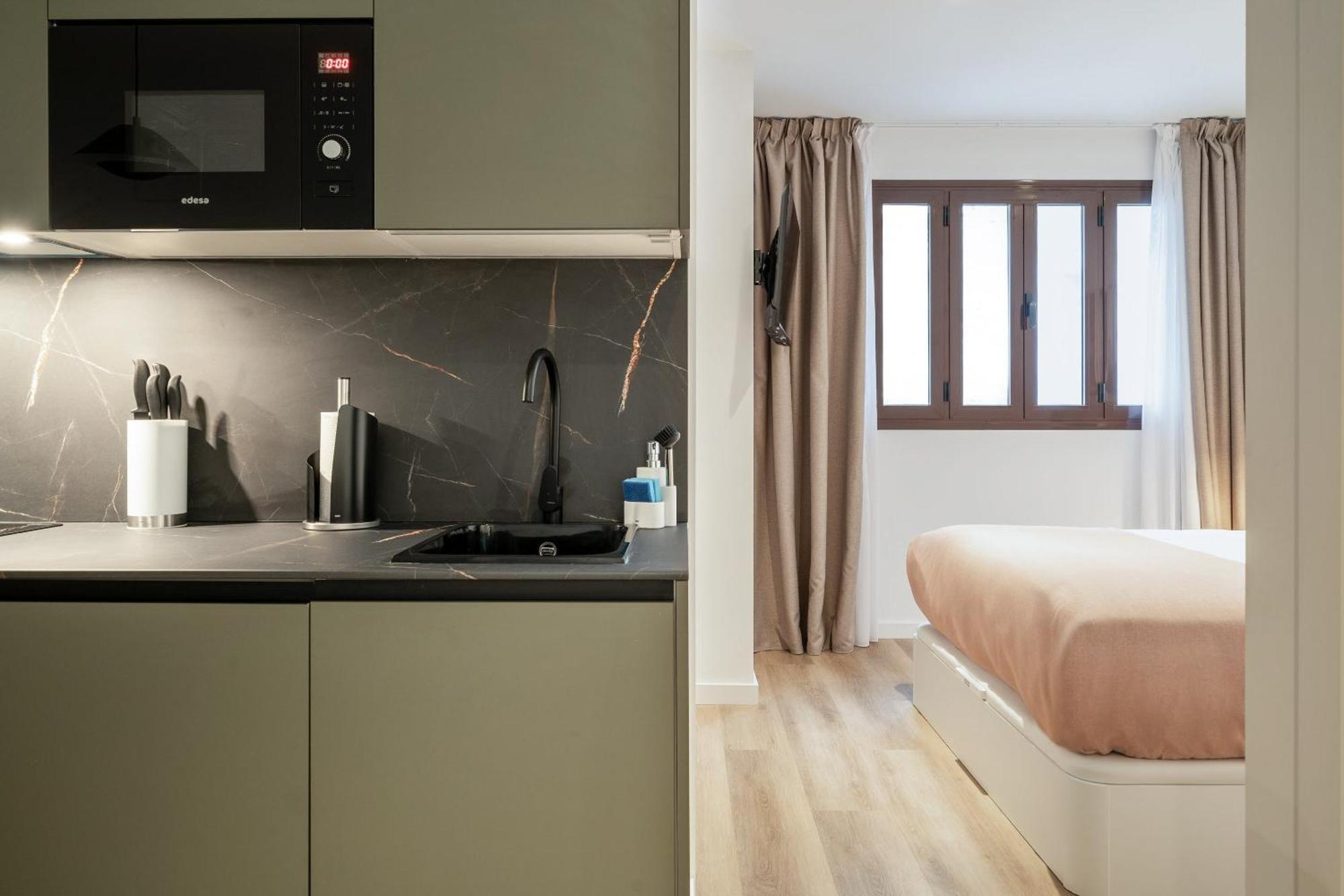 Limehome Malaga Calle Victoria Habitación foto